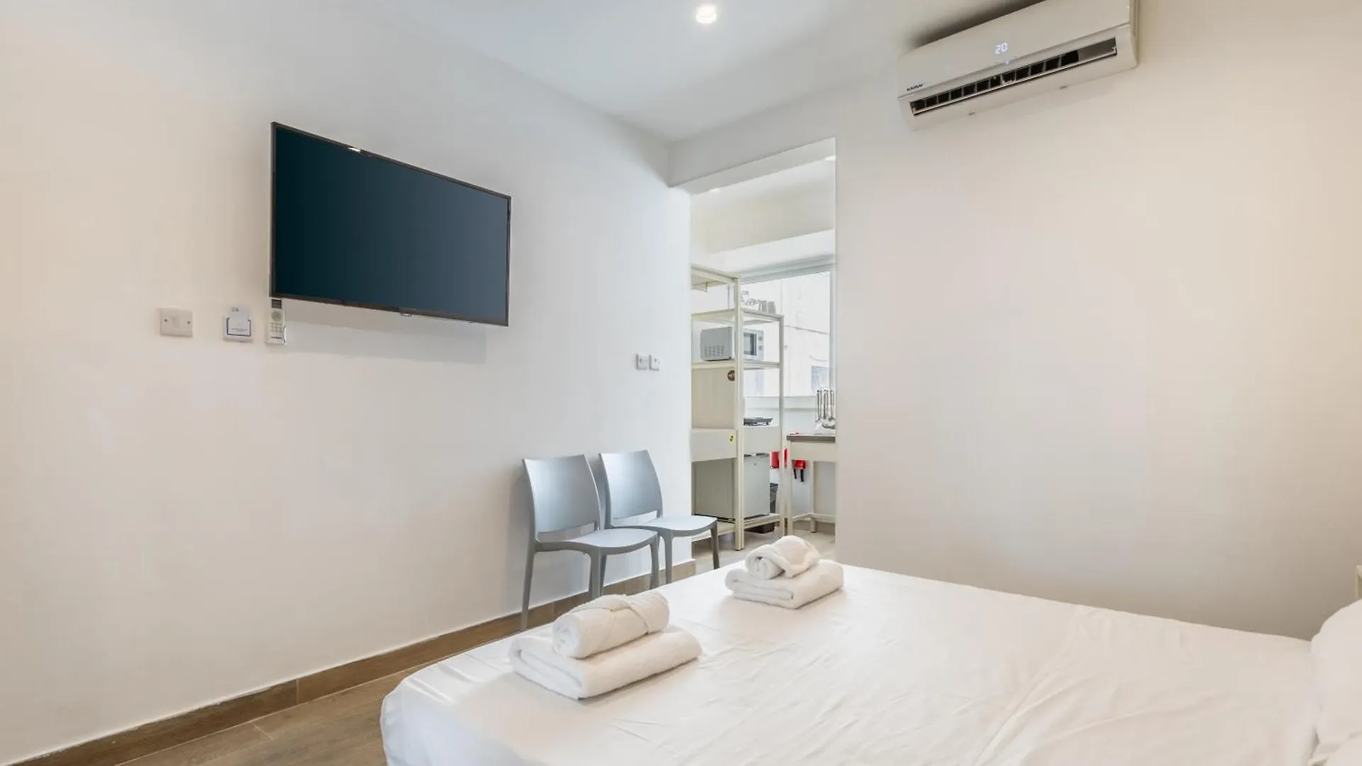 Well Located Studio 12 With Kitchen And Backyard Saint Julian's Lejlighed